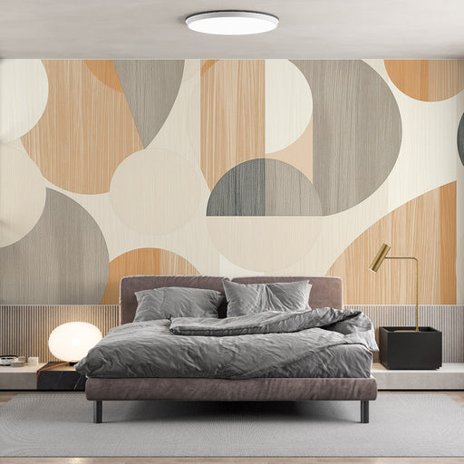 Une chambre moderne avec un papier peint géométrique aux formes arrondies et aux teintes douces de beige, gris et terracotta créant une ambiance chaleureuse et apaisante.