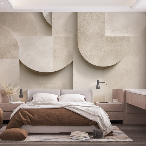 Une chambre moderne avec un papier peint texturé aux formes géométriques douces dans des teintes beige et crème, créant une atmosphère apaisante et élégante.