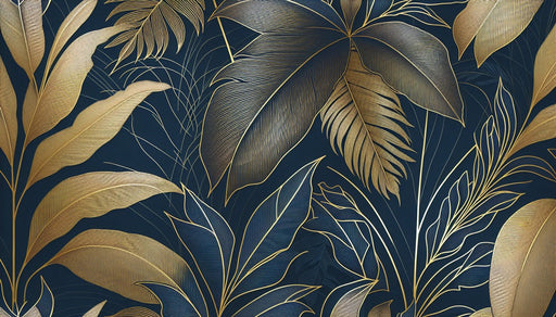 Papier peint tropical bleu nuit orné de grandes feuilles dorées aux lignes délicates, créant une atmosphère élégante et sophistiquée.