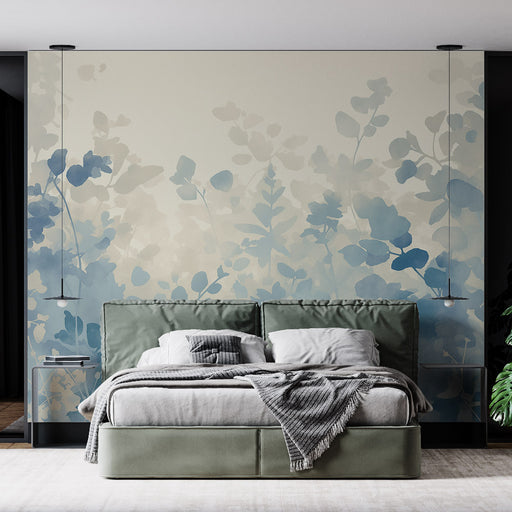 Une chambre moderne avec un papier peint floral aux dégradés de bleu et beige, créant une atmosphère douce et apaisante.