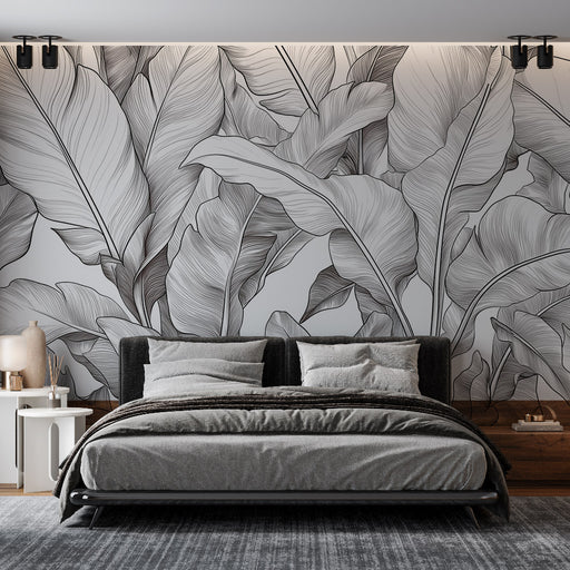 Une chambre moderne avec un papier peint représentant de grandes feuilles stylisées en noir et blanc, créant une atmosphère élégante et apaisante.