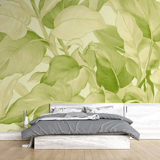 Une chambre moderne avec un papier peint représentant de grandes feuilles vertes sur un fond clair, créant une ambiance fraîche et apaisante.
