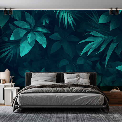 Une chambre moderne avec un papier peint tropical aux nuances de vert émeraude sur fond sombre, créant une ambiance apaisante et immersive.