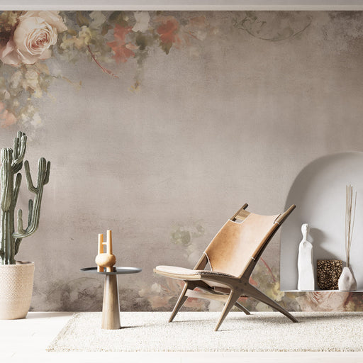 Une pièce lumineuse avec un papier peint floral aux teintes douces, mêlant roses et nuances pastel, créant une atmosphère romantique et apaisante.