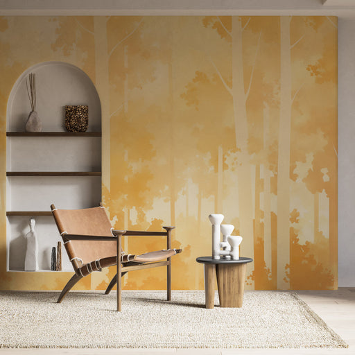 Une pièce lumineuse avec un papier peint aux dégradés de jaune représentant des arbres stylisés, créant une atmosphère chaleureuse et apaisante.