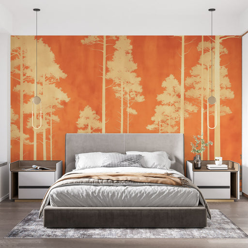Une chambre moderne avec un papier peint orange vibrant représentant des silhouettes d'arbres dorés, créant une atmosphère chaleureuse et accueillante.
