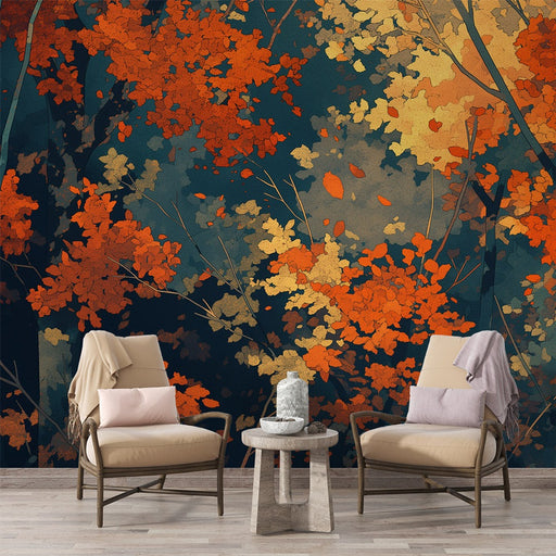 Une salle de séjour avec un papier peint représentant des feuillages aux teintes vives d'orange et de doré sur fond bleu nuit, créant une atmosphère chaleureuse et accueillante.