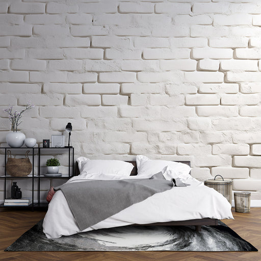 Une chambre moderne avec un papier peint texturé en briques blanches créant une ambiance épurée et chaleureuse, accentuée par des éléments décoratifs minimalistes.