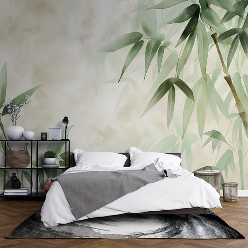 Une chambre apaisante avec un papier peint représentant des feuilles de bambou délicates sur un fond beige, créant une atmosphère naturelle et sereine.