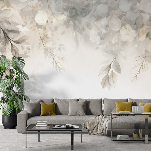 Un salon moderne avec un papier peint floral aux teintes douces et neutres, évoquant une ambiance apaisante et élégante grâce à ses motifs délicats de fleurs et de feuillages.
