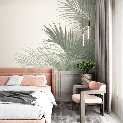 Une chambre moderne avec un papier peint représentant de grandes feuilles de palmier dans des teintes douces de vert, créant une ambiance apaisante et naturelle.
