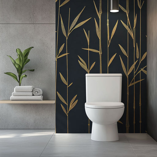 Papier peint noir et or avec tiges de bambou dorées pour salle de bain moderne
