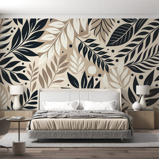 Une chambre moderne avec un papier peint aux motifs de feuilles stylisées en noir, beige et blanc, créant une atmosphère élégante et apaisante.