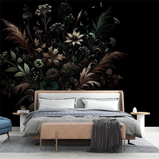 Une chambre élégante avec un papier peint floral sur fond noir, mettant en valeur des motifs de fleurs et de feuillages dans des teintes sombres et riches, créant une atmosphère à la fois mystérieuse et apaisante.
