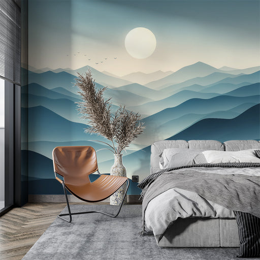Une chambre moderne avec un papier peint représentant des montagnes en dégradés de bleu, créant une atmosphère apaisante et sereine.