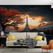 Papier peint panoramique Paris avec arbre rouge et Tour Eiffel pour salon moderne