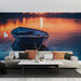 Papier peint panoramique bateau sur lac au coucher de soleil pour salon moderne