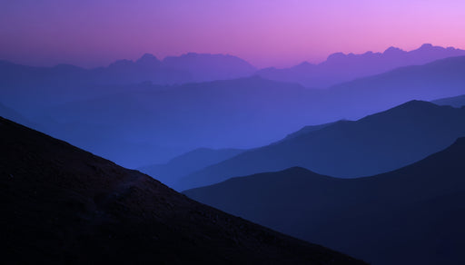 Papier peint crépuscule Paysage de montagnes ombragées