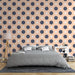 Papier peint à pois noirs sur fond beige pour chambre moderne et élégante