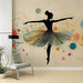 Papier peint danseuse silhouette noire avec motifs colorés pour salon moderne