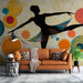 Papier peint artistique avec silhouette de danseuse et motifs colorés pour salon moderne