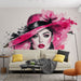 Papier peint artistique avec portrait de femme en chapeau rose pour salon moderne et élégant