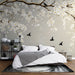 Papier peint floral avec fleurs blanches et oiseaux noirs pour chambre moderne