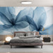 Papier peint floral bleu avec grandes fleurs translucides pour chambre moderne