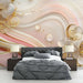 Papier peint mural abstrait avec motifs floraux dorés et vagues pastel pour chambre moderne