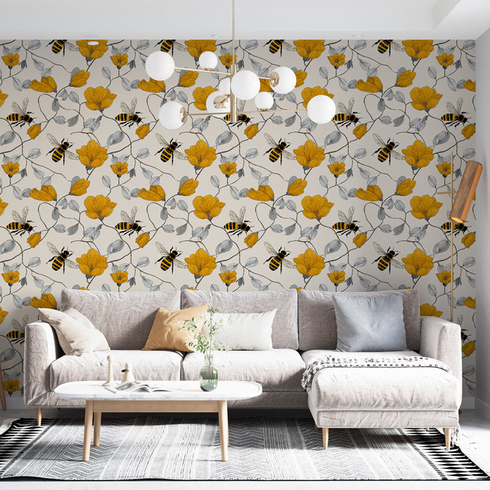 Un salon lumineux avec un papier peint floral aux motifs de fleurs jaunes et d'abeilles sur fond clair, créant une atmosphère joyeuse et naturelle.