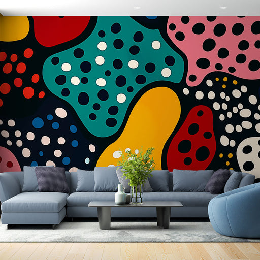 Papier peint abstrait coloré avec motifs organiques et taches colorées sur fond noir pour salon moderne
