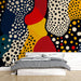 Papier peint abstrait coloré avec formes fluides et points pour chambre moderne