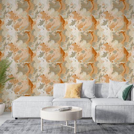 Un salon moderne avec un papier peint abstrait aux teintes chaudes de beige, orange et vert, créant une atmosphère dynamique et accueillante.