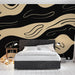 Papier peint abstrait noir et beige avec motif sinueux pour chambre moderne
