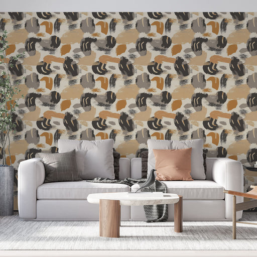 Un salon contemporain avec un papier peint abstrait aux motifs organiques dans des teintes de beige, noir et terracotta, créant une ambiance chaleureuse et artistique.