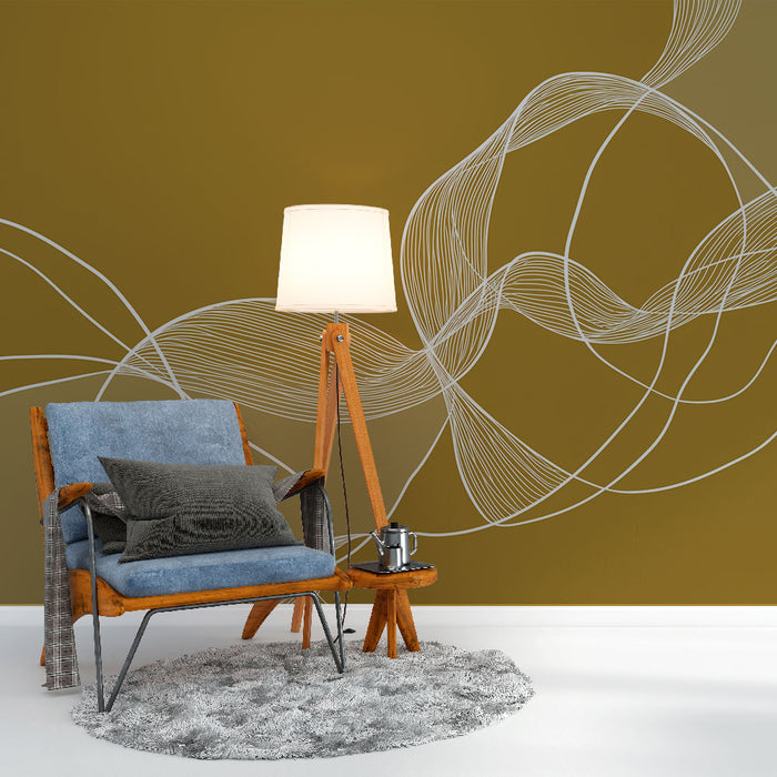 Une pièce moderne avec un papier peint moutarde orné de lignes blanches fluides créant une ambiance artistique et chaleureuse.