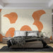 Papier peint abstrait avec motifs ondulés en orange et beige pour chambre moderne