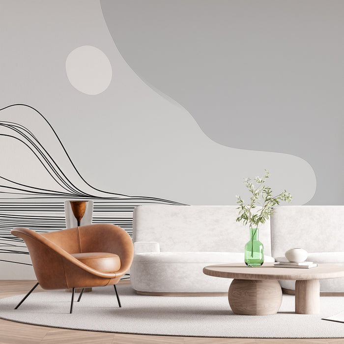 Un salon moderne avec un papier peint abstrait en dégradé de gris et des lignes noires évoquant une atmosphère apaisante et contemporaine.