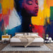 Papier peint abstrait avec portrait stylisé aux couleurs vives pour chambre moderne