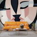 Papier peint abstrait avec visages entrelacés en couleurs douces pour salon moderne.