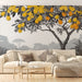 Un salon lumineux avec un papier peint représentant un arbre à citrons aux teintes jaunes vives et un fond graphique en nuances de gris, créant une atmosphère fraîche et accueillante.