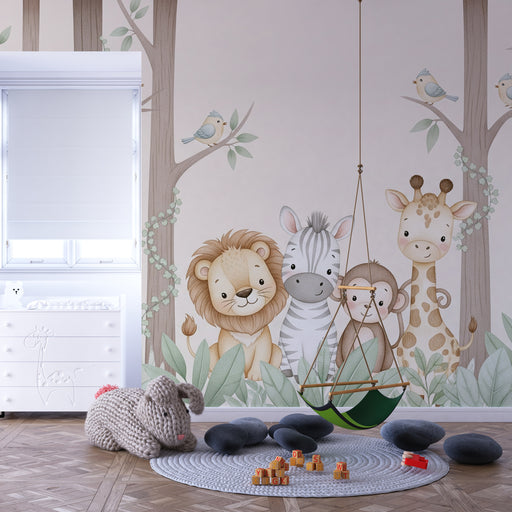 Une chambre d'enfant avec un papier peint illustrant des animaux mignons comme un lion, un zèbre, une girafe et un singe, créant une ambiance joyeuse et ludique.
