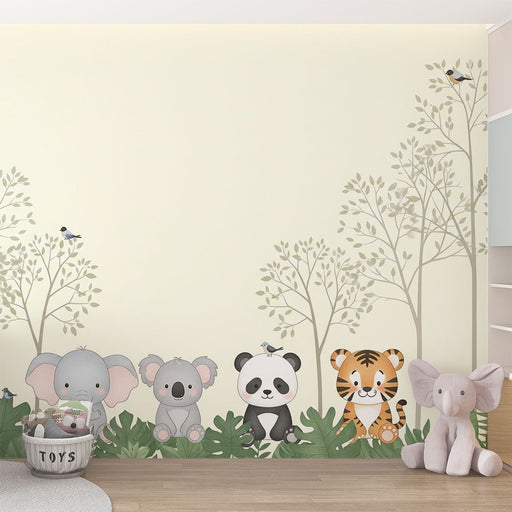 Une chambre d'enfant avec un papier peint illustré représentant des animaux mignons comme un éléphant, un koala, un panda et un tigre, créant une ambiance ludique et chaleureuse.