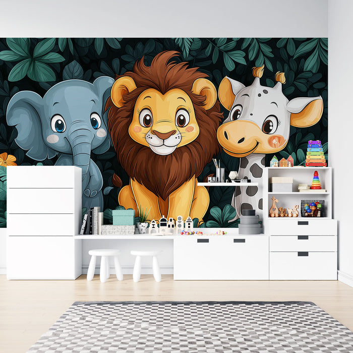 Une chambre d'enfant avec un papier peint illustratif représentant un éléphant, un lion et une vache sur fond de feuillage tropical, créant une atmosphère joyeuse et ludique.