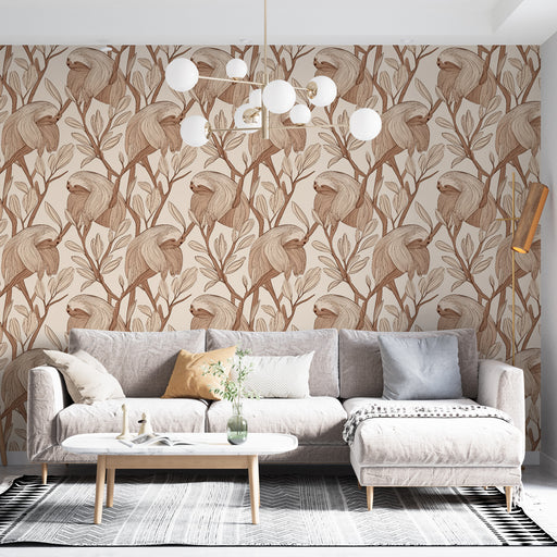 Un salon moderne avec un papier peint illustrant des paresseux stylisés sur un fond beige, créant une ambiance chaleureuse et naturelle.