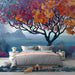 Une chambre moderne avec un papier peint artistique représentant un arbre aux fleurs colorées sur fond marin, créant une atmosphère apaisante et inspirante.