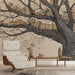 Une pièce moderne avec un papier peint illustrant un arbre stylisé, ses branches chargées de livres aux teintes variées, créant une atmosphère chaleureuse et inspirante.