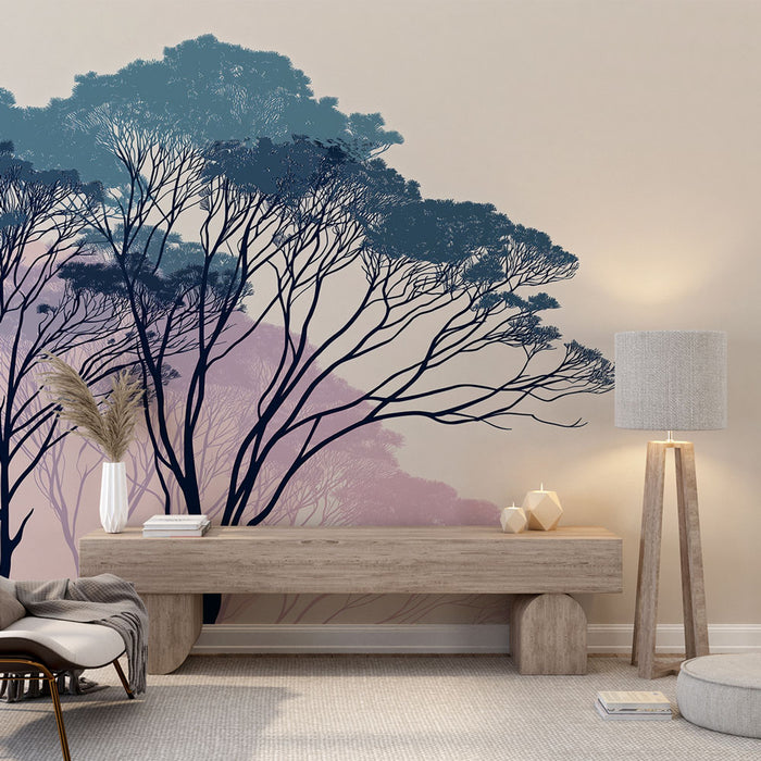 Une pièce lumineuse avec un papier peint représentant des arbres stylisés aux teintes bleu et rose, créant une ambiance douce et apaisante.