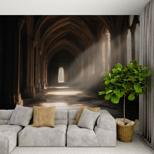 Une pièce moderne avec un papier peint représentant un couloir gothique éclairé par des rayons de lumière, créant une atmosphère mystérieuse et envoûtante.