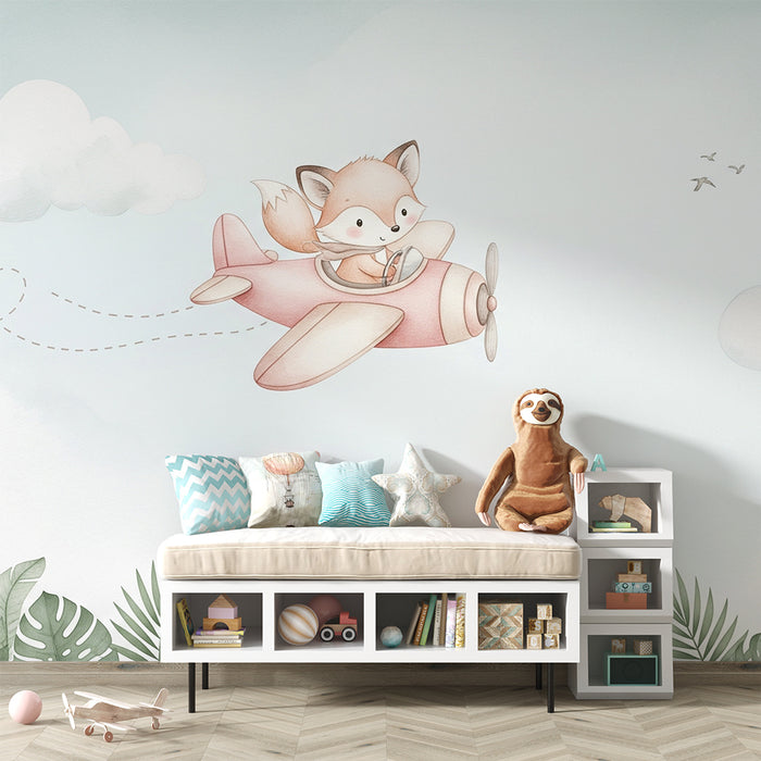 Une chambre d'enfant avec un papier peint illustrant un renard mignon dans un avion rose, créant une ambiance ludique et rêveuse.